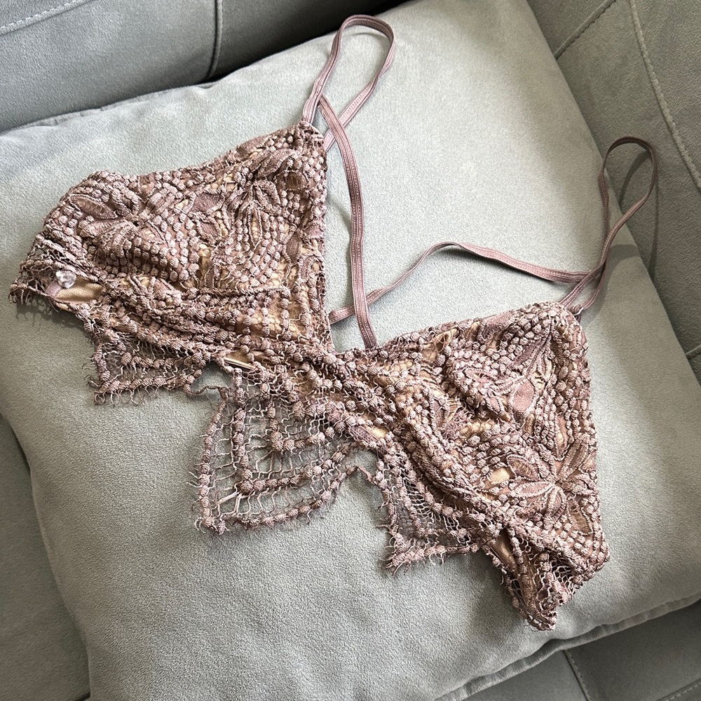 Elegant Lace Bralette in Taupe